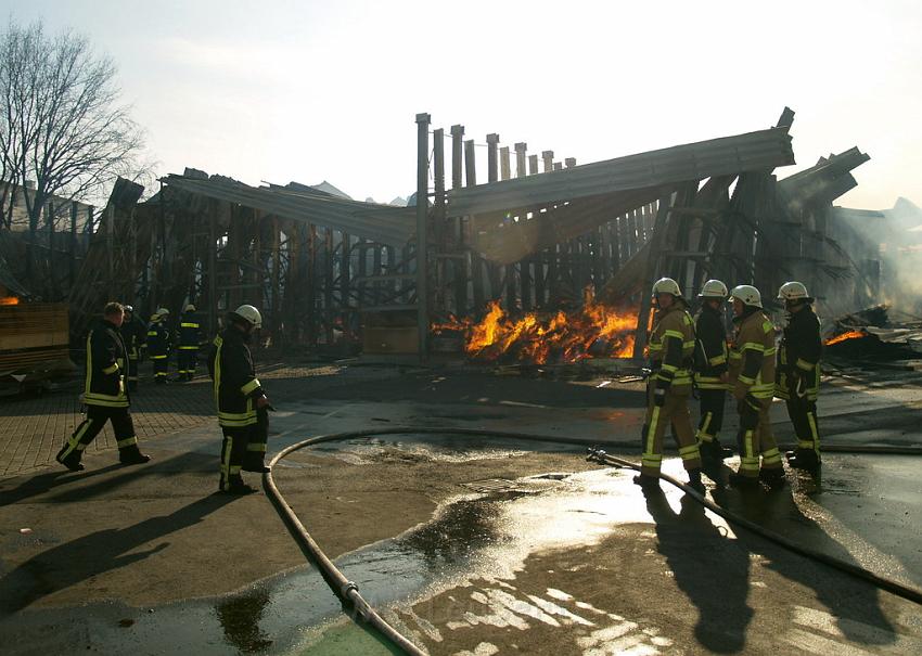 Grossbrand Holzlager Siegburg Industriestr P070.JPG